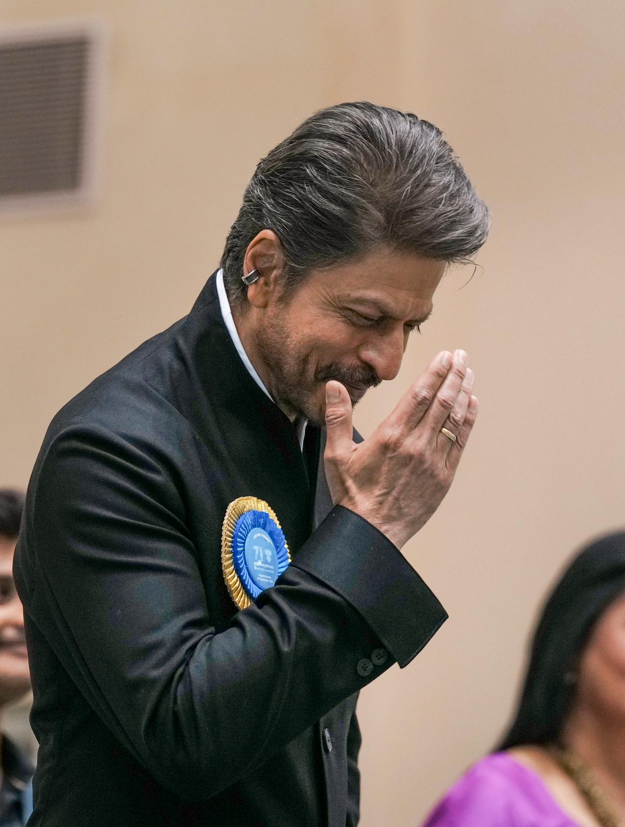 Shah Rukh Khan greeted the audience with a warm namaste and adaab as they cheered for him in unison at the 71st National Film Awards.